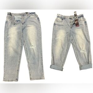 Stylish Women's Blue distressed Jeans, No boundaries mom jeans, size 17, NWT